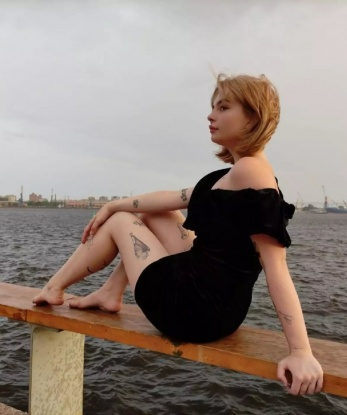 Я предлагаю широкий спектр услуг, которые полностью удовлетворят все твои фантазии и желания. Независимо от того, что ты хочешь испытать, я готова сделать возможное, чтобы тебе было комфортно и приятно. Мои клиенты говорят, что я истинная профессионалка в своей сфере, способная предложить не только физическое, но и эмоциональное удовлетворение. Смотри мои 🔞фото и читай отзывы о моей работе. Живу в самом сердце Москвы, так что давай встретимся и насладимся друг другом. Эвелина